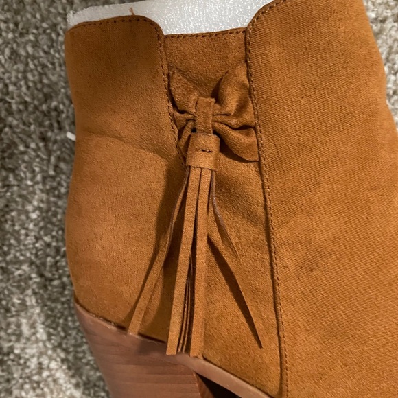Gorgeous 6 1/2 Cognac Market & Spruce booties - Picture 4 of 7